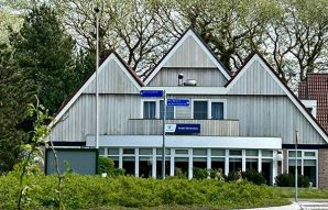 Houtwerk kunststof en Trespa reiniging Texel